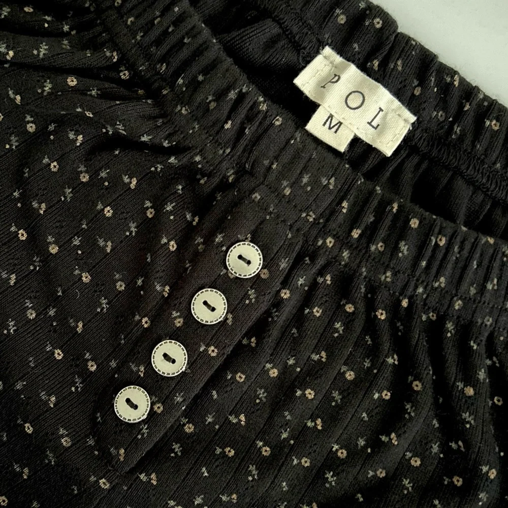 POL Ditsy Floral Boxer Style Lounge Shorts, Black M NWT - Picture 2 of 7